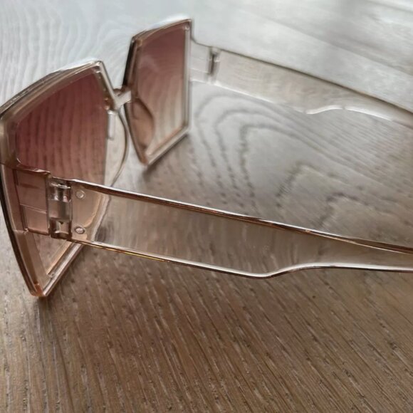 Cheap and chic sunglasses-- with an oversized fashion impact! - Picture 5 of 12
